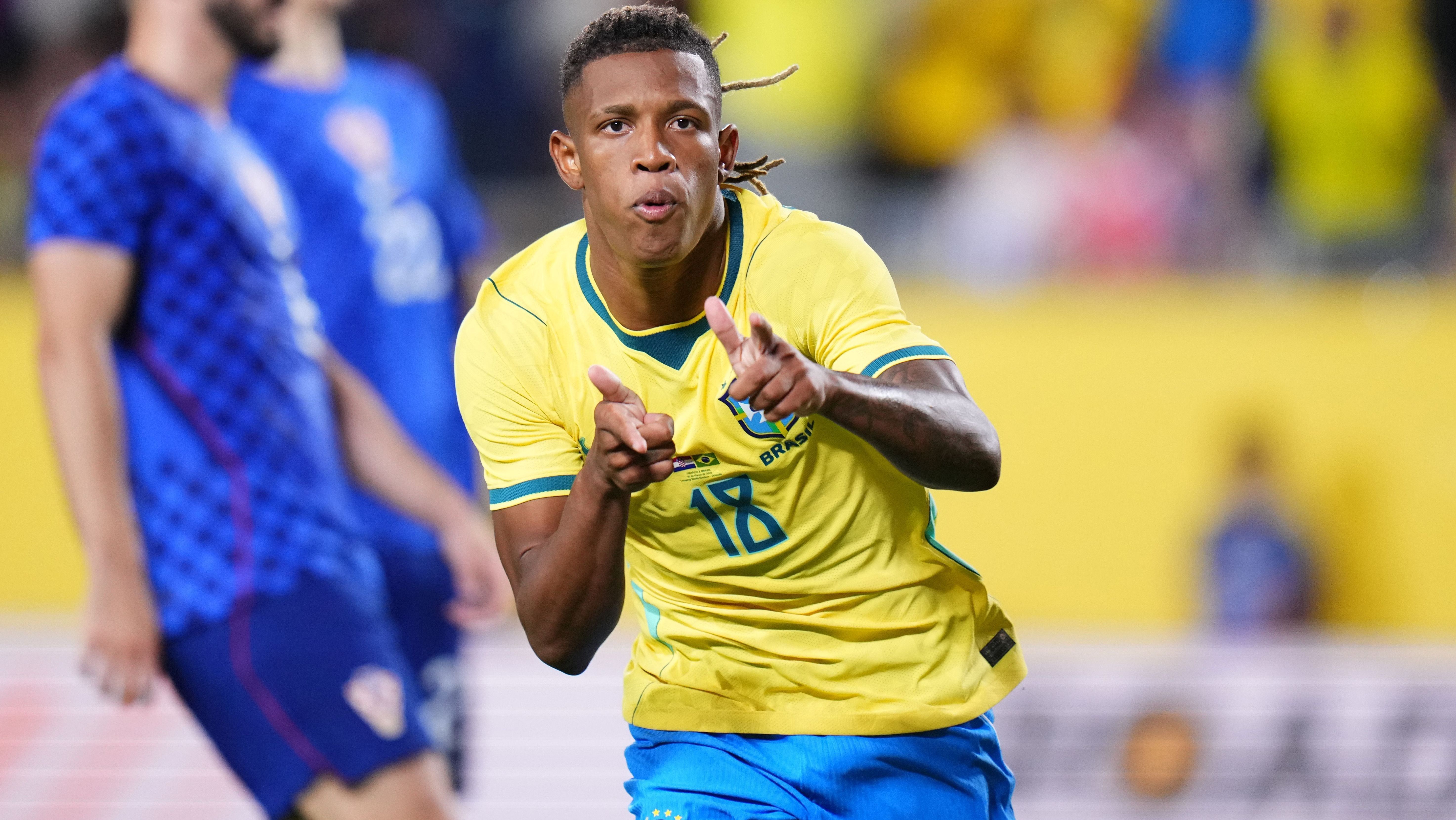 Danilo comemora o gol do Brasil que abriu o placar contra a Croácia