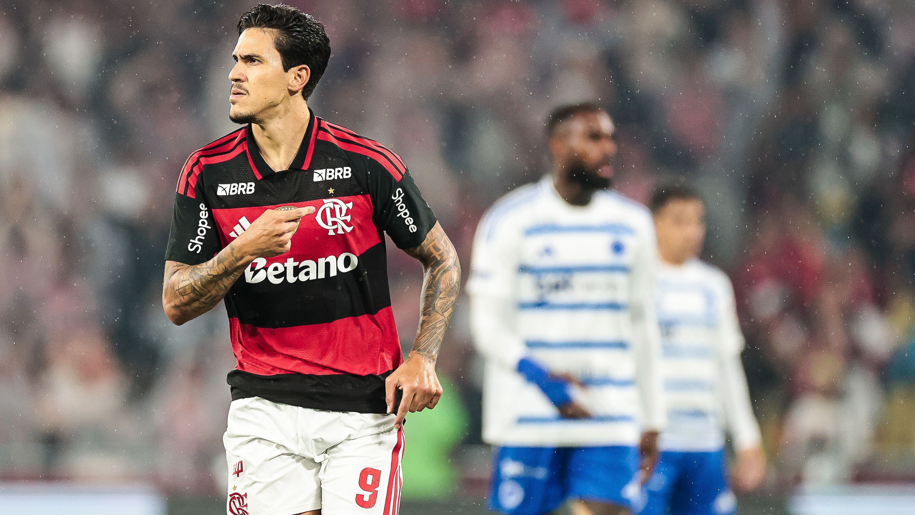 Pedro comemora gol que marcou para o Flamengo contra o Cruzeiro