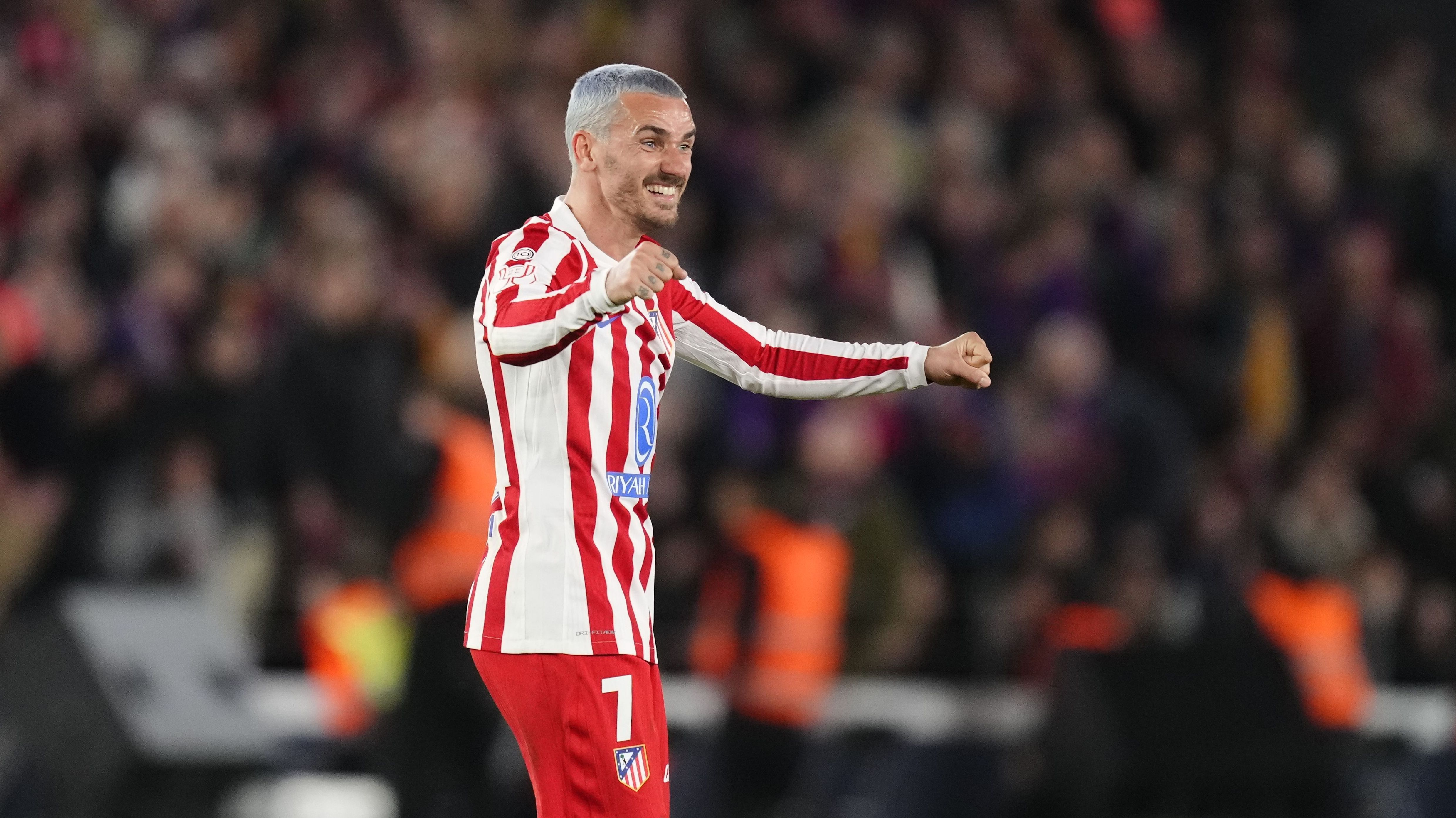 Griezmann comemora a classificação à final da Copa do Rei após eliminar o Barcelona