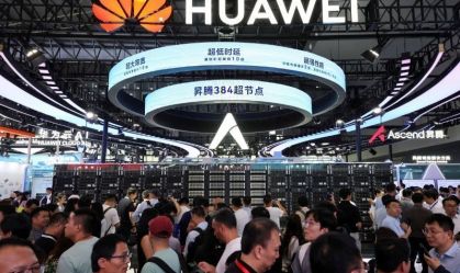 Estande da Huawei durante a Conferência Mundial de Inteligência Artificial em Xangai, China, em 26 de julho de 2025