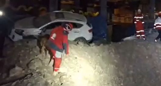 Explosões foram registradas em várias partes da cidade na noite de sábado