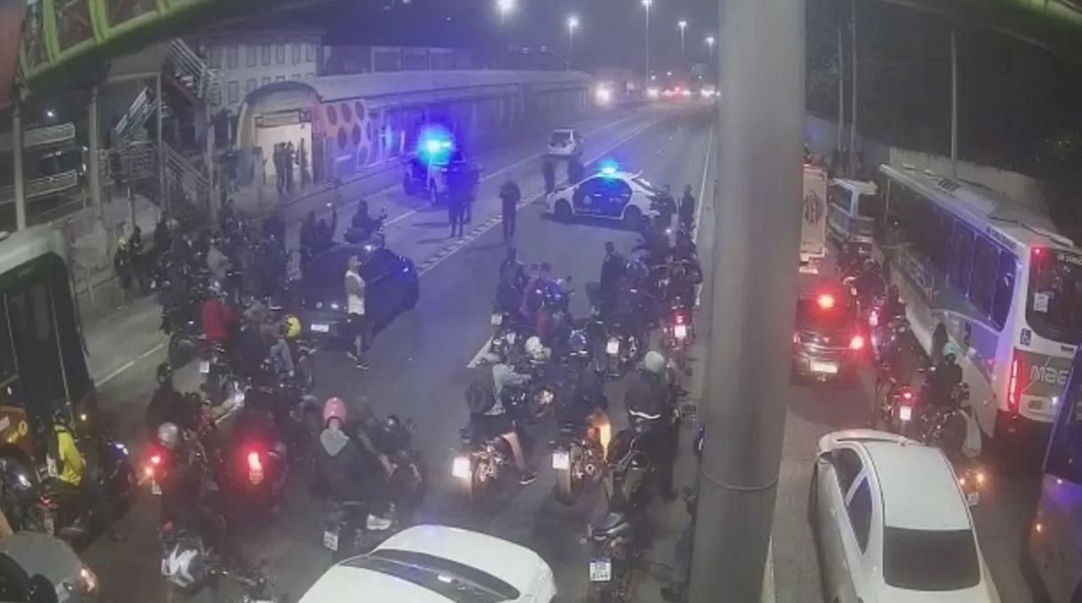 Tiroteio durante operação fecha Avenida Brasil