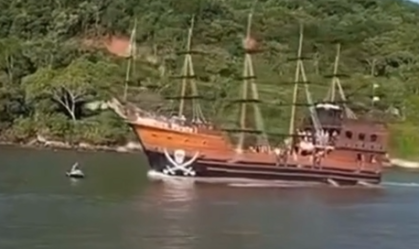imagem barco pirata