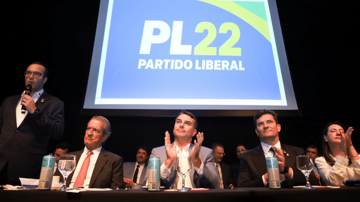 Eleitor verá 6 fotos na urna eletrônica ao votar para o Senado; entenda