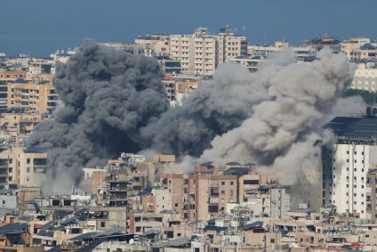 Fumaça sobe após ataque de Israel a Beirute, no Líbano, em 04/03/2026