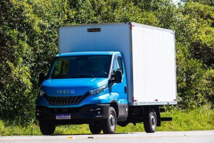 Iveco Daily: caminhão urbano no Brasil pode emitir menos CO2 que elétrico na China