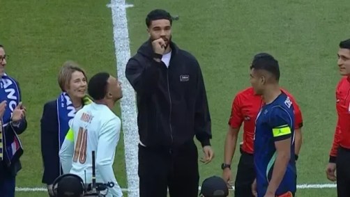 Tatum durante 'coin toss' de Brasil x França, em amistoso em 2026