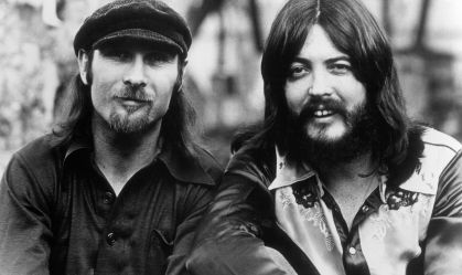 Dash Crofts (à dir.) era a voz por traz do sucesso "Summer Breeze"; ele morreu aos 85 anos