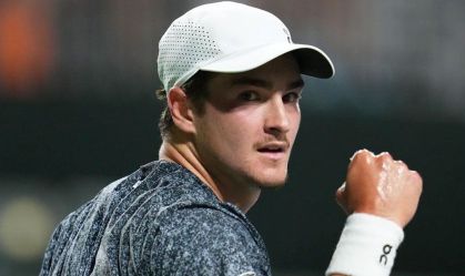 João Fonseca na vitória sobre o belga Raphael Collignon em Indian Wells