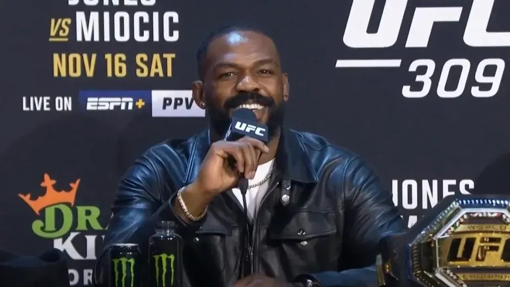 Jon Jones, um dos maiores lutadores do UFC.