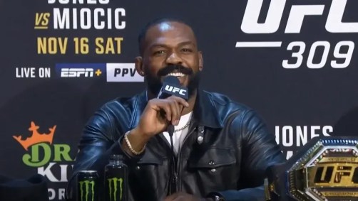 Jon Jones, um dos maiores lutadores do UFC.