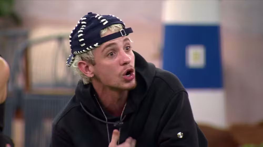 BBB 26: Jonas e Juliano trocam ofensas com "frangão" e "Galinha Pintadinha"