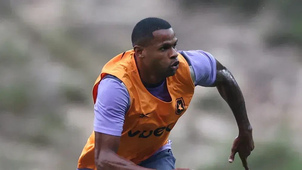 Júnior Santos está de volta ao Botafogo e deve estrear contra o Flamengo, neste sábado (14).