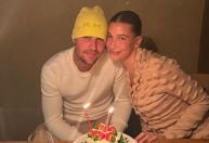 Justin Bieber abre álbum de aniversário e se declara à esposa