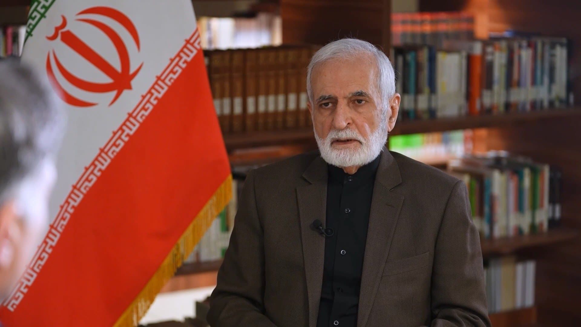 Kamal Kharazi, assessor de Política Externa do gabinete do líder supremo do Irã, dá entrevista exclusiva à CNN
