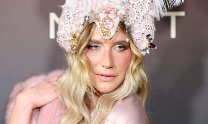 Kesha esteva na The Hollywood Reporter's Nominees Night, em Los Angeles, em fevereiro