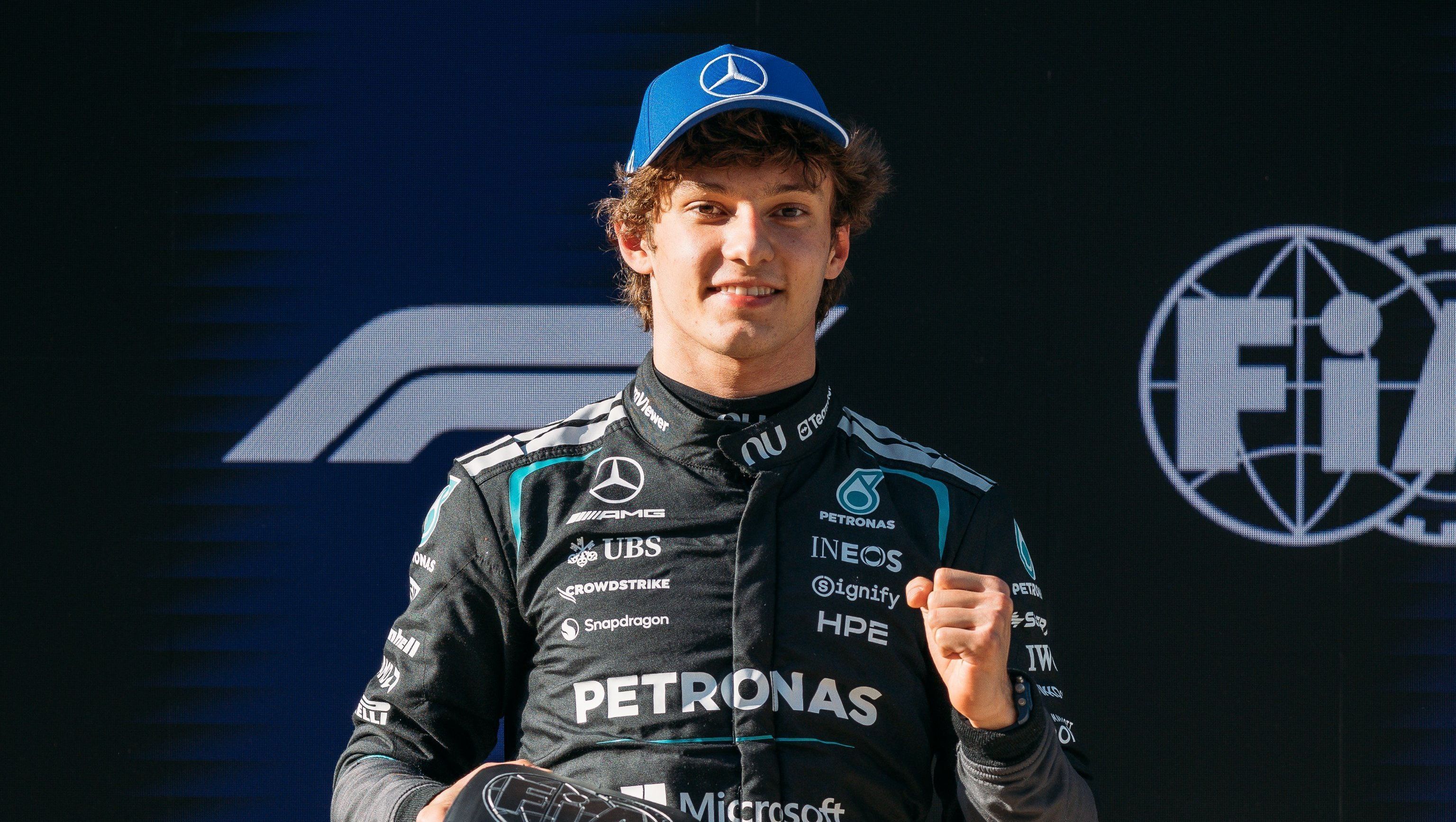 Kimi Antonelli comemora pole no GP da China
