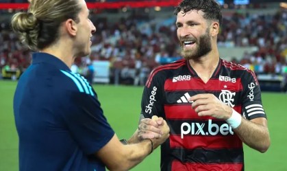 Léo Pereira, zagueiro do Flamengo, vibra com Filipe Luís: o técnico foi demitido do clube carioca.