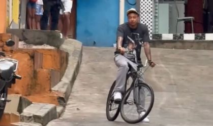Lingard filmou o vídeo de apresentação em Heliópolis