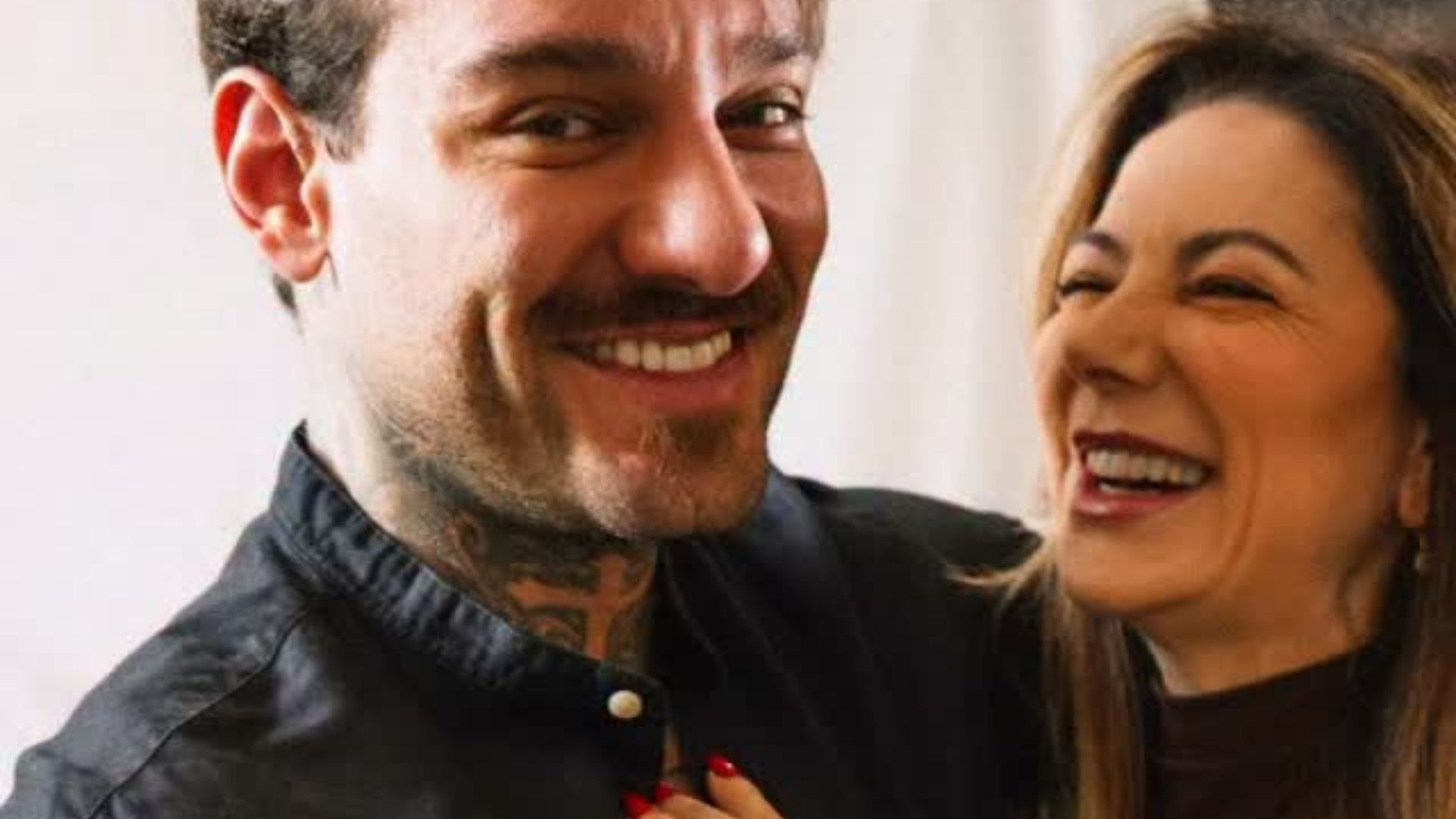 Karina com o filho Lucas Lucco