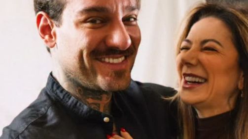 Karina com o filho Lucas Lucco