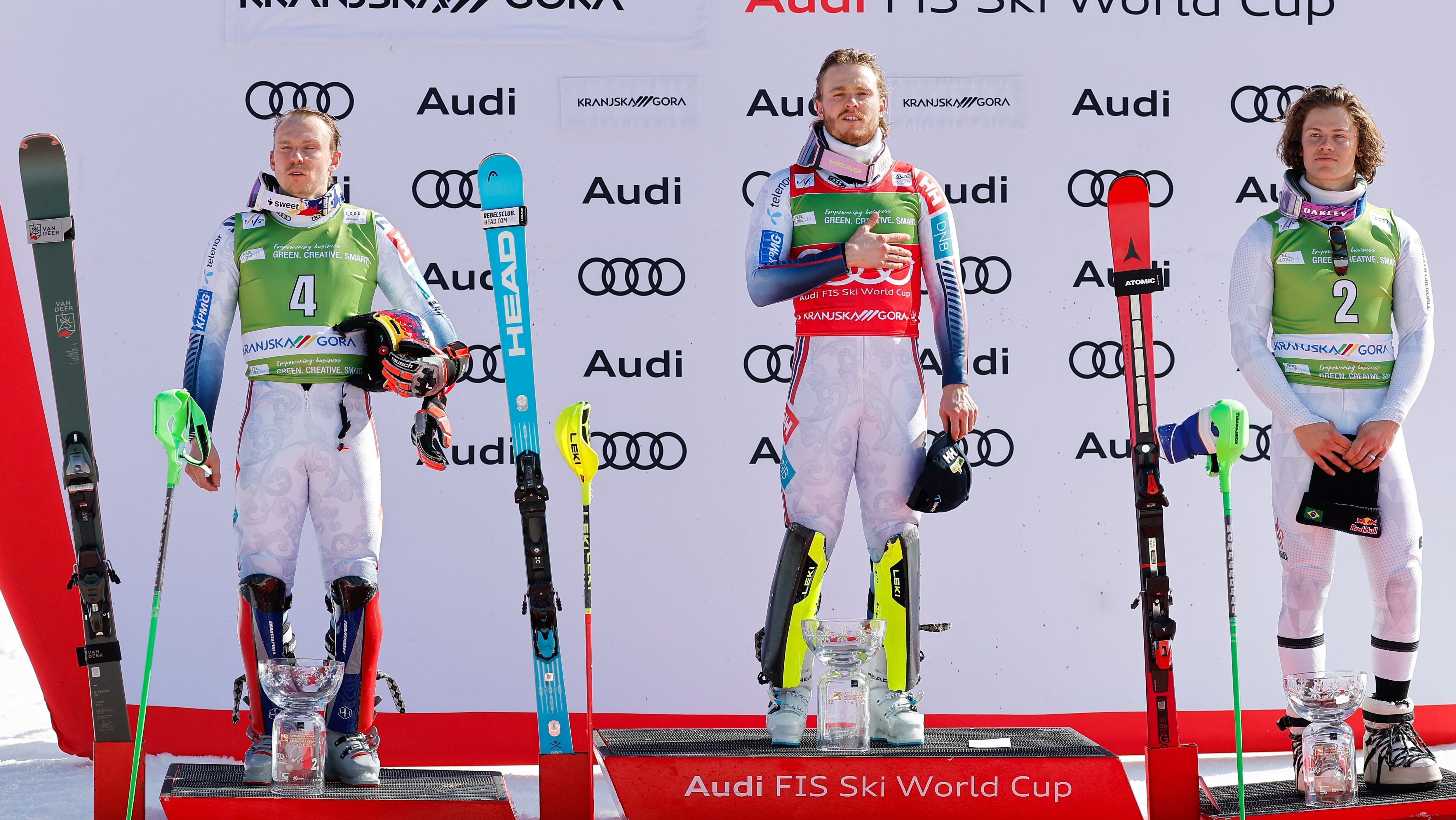 Lucas no pódio do slalom da Copa do Mundo de Esqui