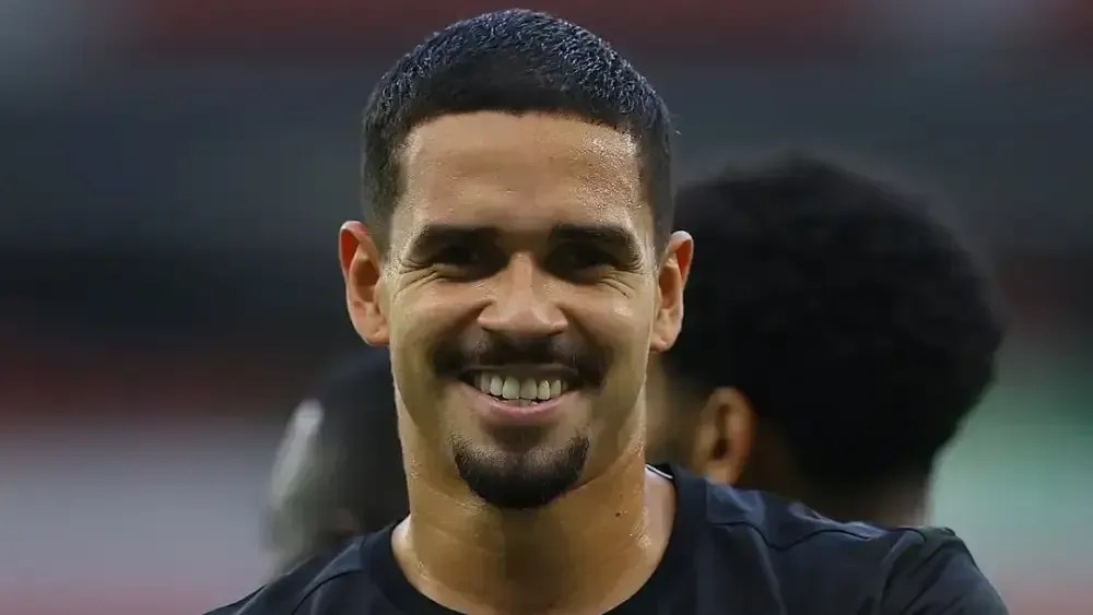 Lucas Veríssimo comemorando gol pelo Al-Duhail.