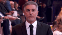 Luciano Huck se confunde e fala de série da Netflix no Melhores do Ano