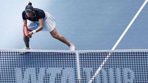 Luisa Stefani em ação na quadra principal do Miami Open