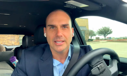 Dos EUA, Eduardo Bolsonaro participa por vídeo de ato da direita na avenida Paulista