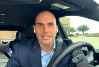 Dos EUA, Eduardo Bolsonaro participa por vídeo de ato na Paulista