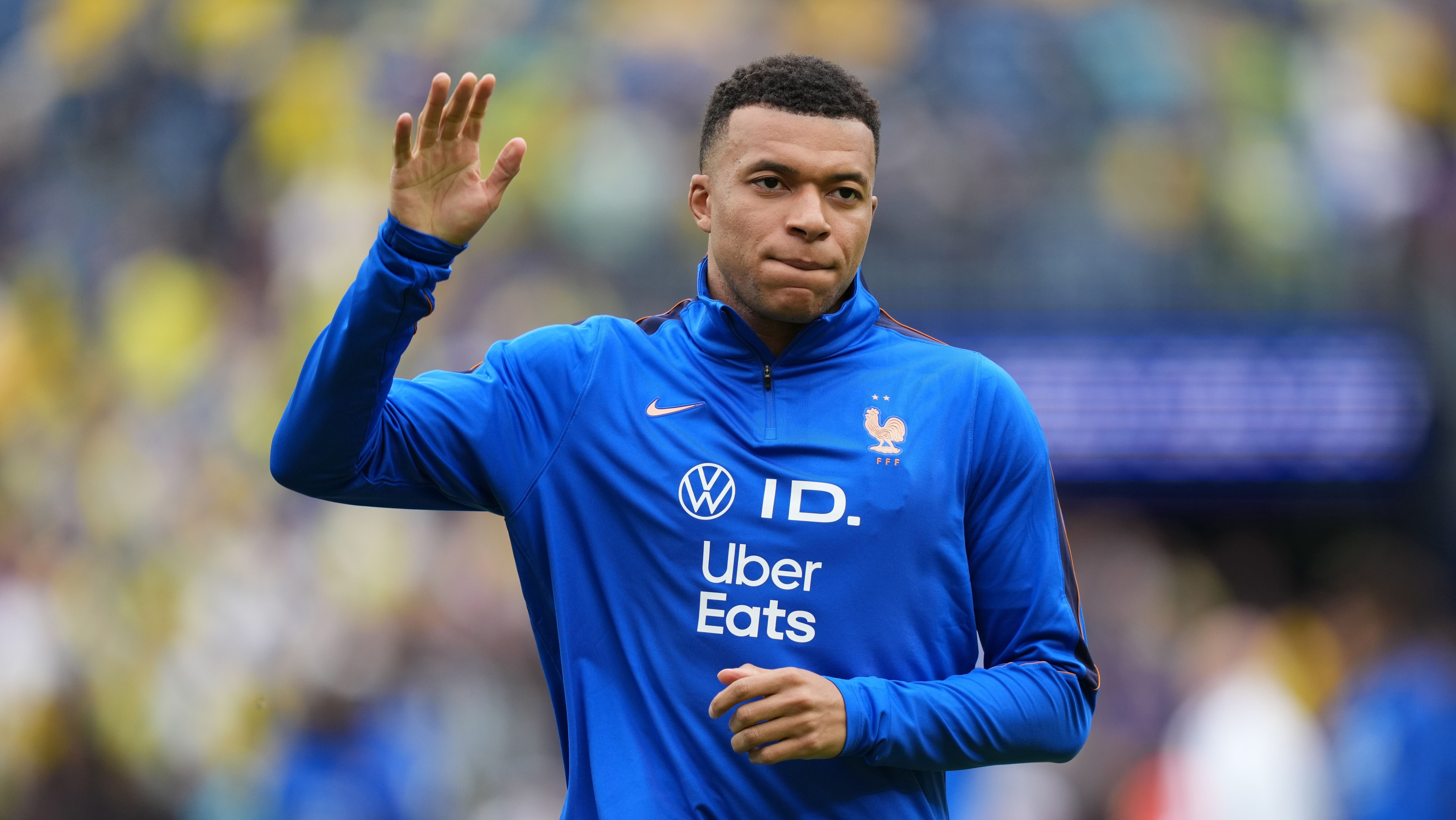 Mbappé marca dois e amplia números impressionantes em Copas do