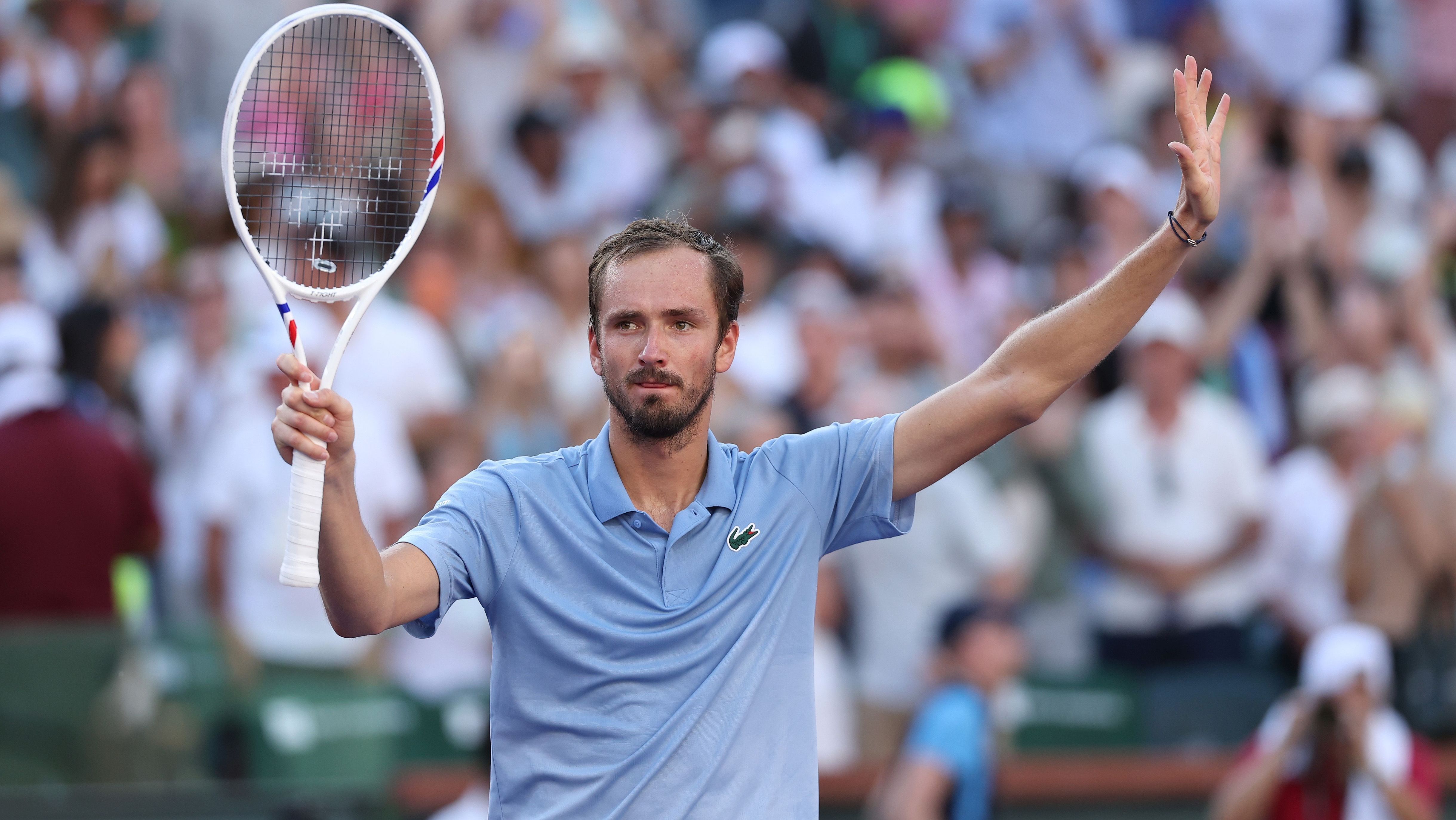 Daniil Medvedev comemora vitória sobre Carlos Alcaraz na semifinal de Indian Wells