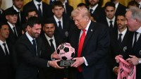 Lionel Messi dá presente especial a Trump em evento na Casa Branca
