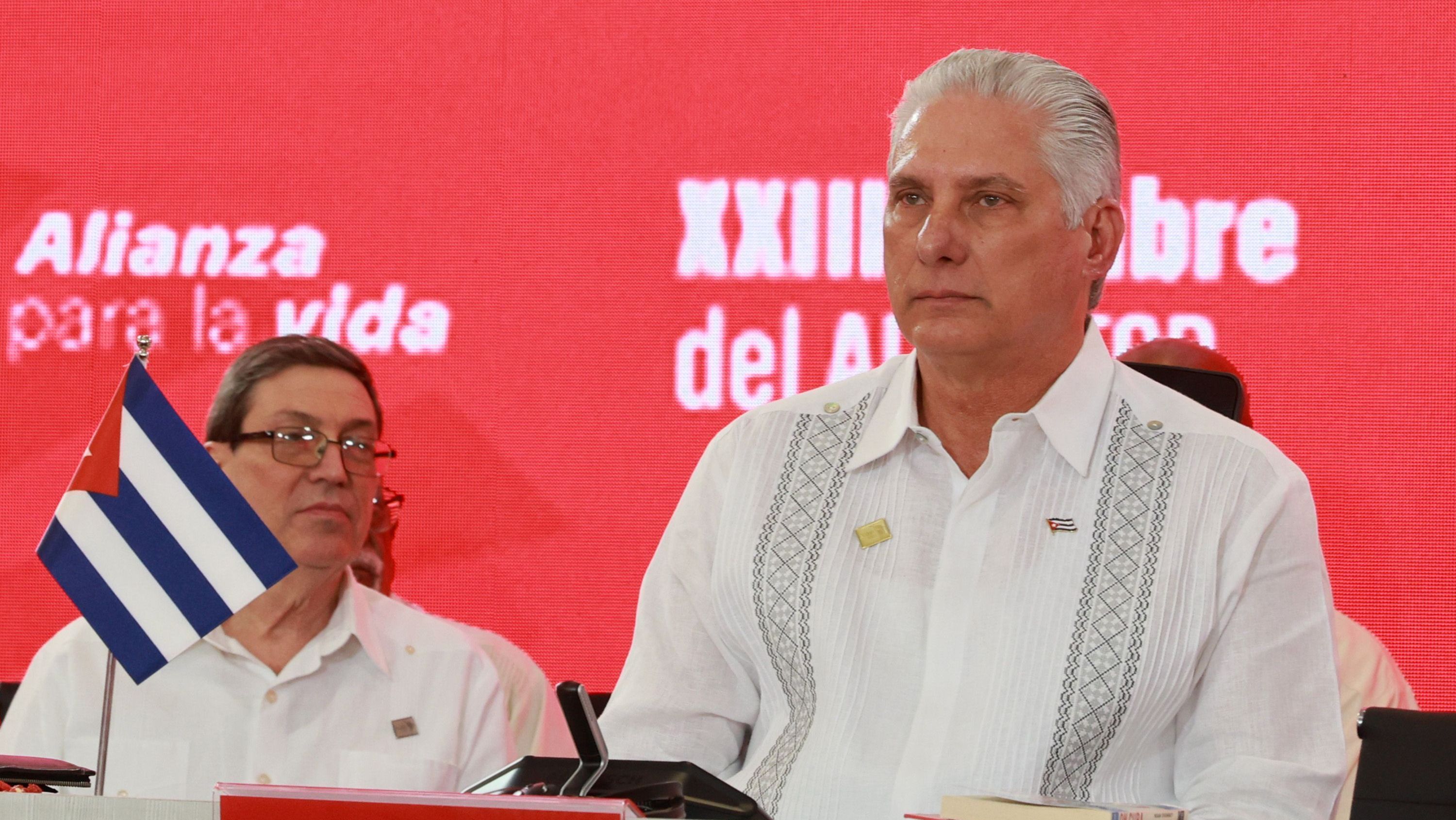 O presidente de Cuba, Miguel Díaz-Canel, observa durante a cerimônia de abertura da XXIII Cúpula da ALBA-TCP (Aliança Bolivariana para as Américas) no Palácio Presidencial de Miraflores, em 24 de abril de 2024, em Caracas, Venezuela.