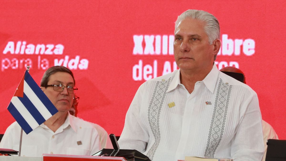Miguel Díaz-Canel anunciando reformas econômicas em Cuba