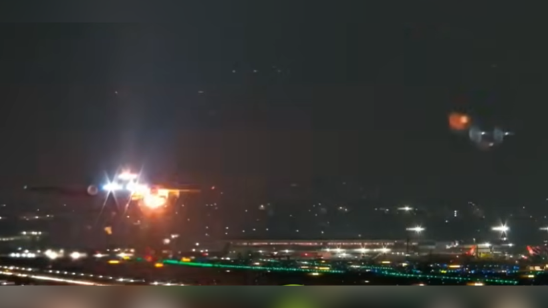 Um avião da Delta Air Lines apresentou falha na turbina durante a decolagem no Aeroporto Internacional de São Paulo/Guarulhos, na noite de domingo (29)