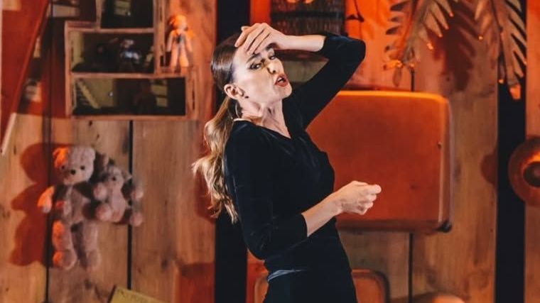 Monica Martelli estrela a peça "Minha Vida em Marte"