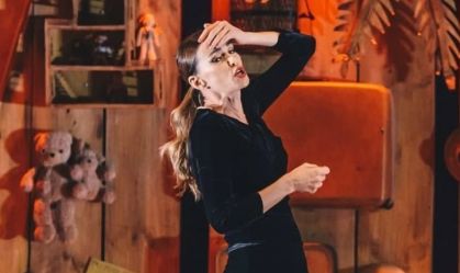 Monica Martelli estrela a peça "Minha Vida em Marte"