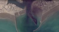 Imagens de satélite mostram navios do Irã em chamas; veja fotos