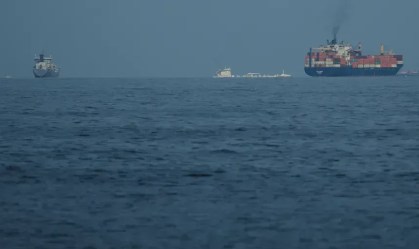 Navios no Estreito Ormuz