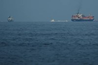 Navios dão meia-volta no Estreito de Ormuz após alertas do Irã