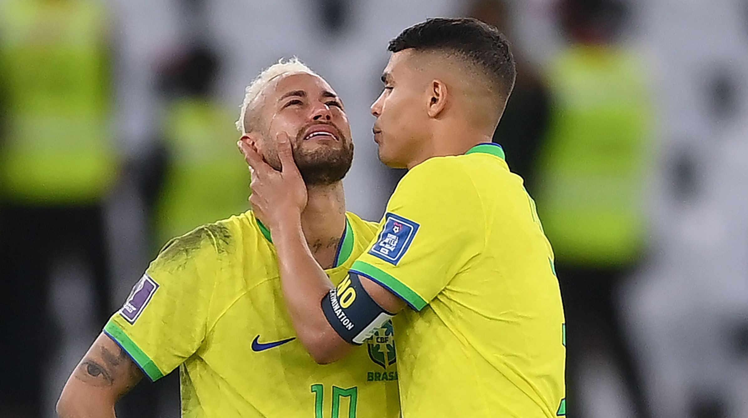 Thiago Silva consola Neymar após a derrota para a Croácia na Copa do Mundo de 2022