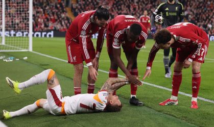 Noa Lang teve grave lesão no polegar em Liverpool x Galatasaray