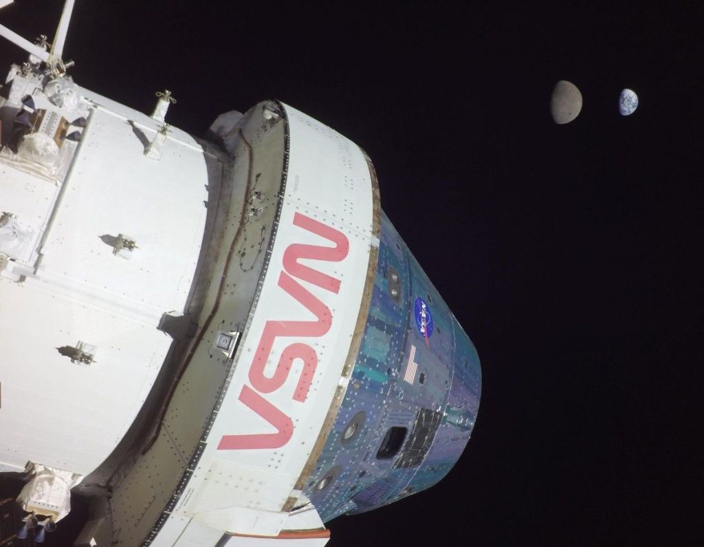 capsula-orion-nasa-espaco-lua-terra-missao-artemis-vista-orbital