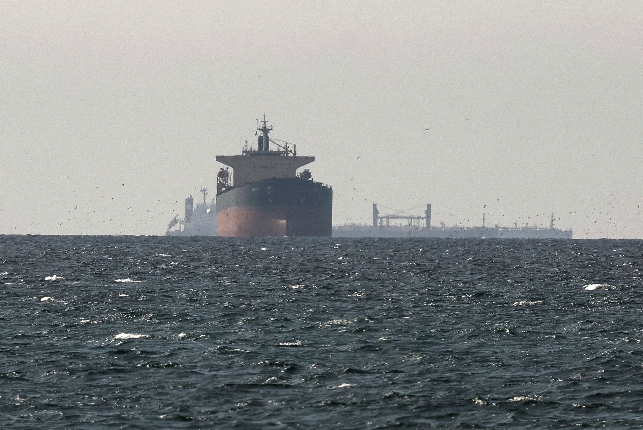 Navios-tanque no Golfo perto do Estreito de Ormuz