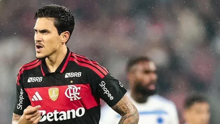 Pedro comemora gol pelo Flamengo em vitória sobre o Cruzeiro