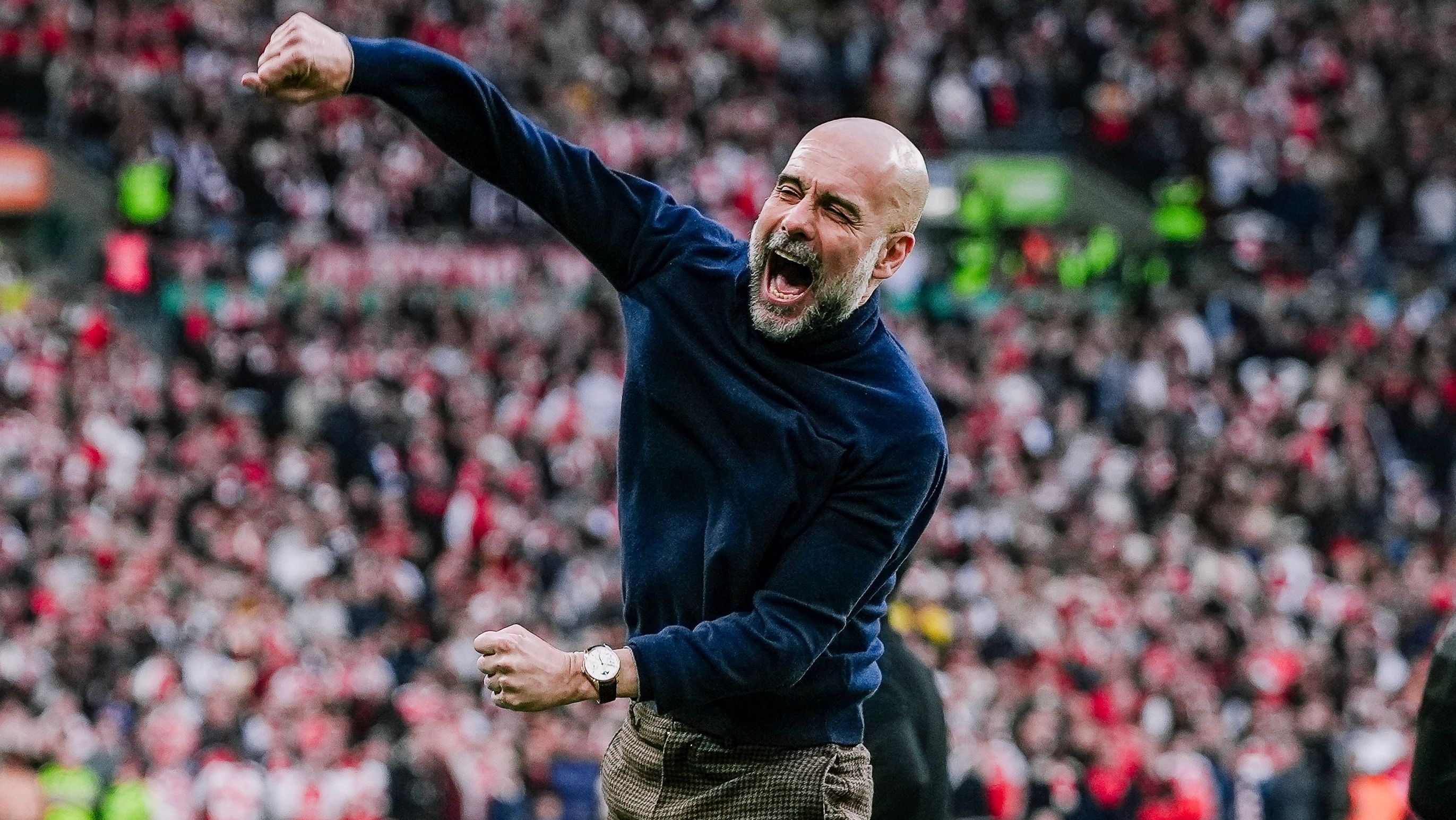 Guardiola comemora gol do City na final da Copa da Liga contra o Arsenal