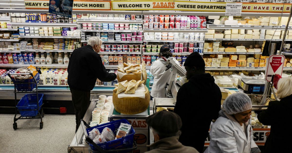 Preços ao consumidor dos EUA aumentam conforme previsões em fevereiro