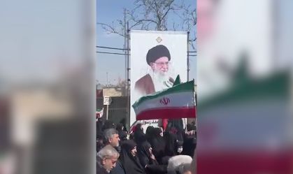 CNN registra protesto de iranianos após morte de Ali Khamenei